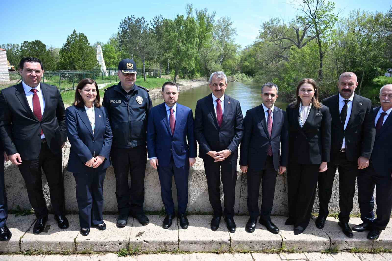 Bakan Gürlek Edirne’de temaslarını sürdürüyor 8 bakan gurlek edirnede temaslarini surduruyor 4 ZEReq5qn