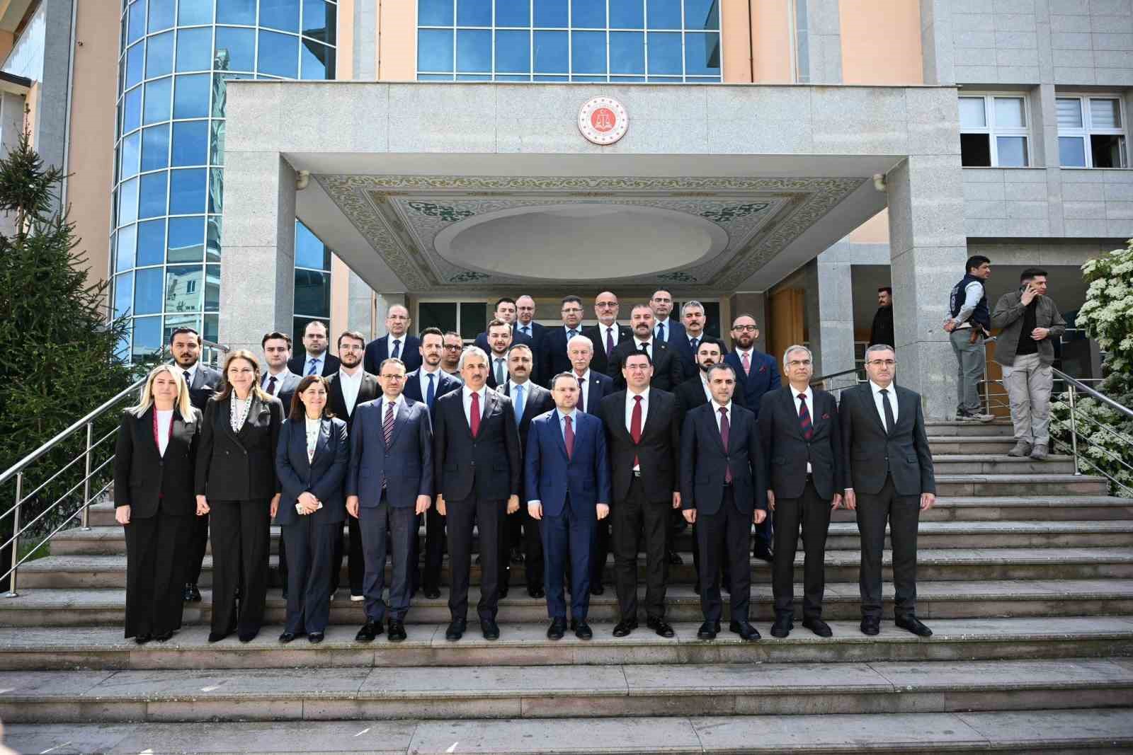 Bakan Gürlek Edirne’de temaslarını sürdürüyor 10 bakan gurlek edirnede temaslarini surduruyor 6 2OfjyXfp