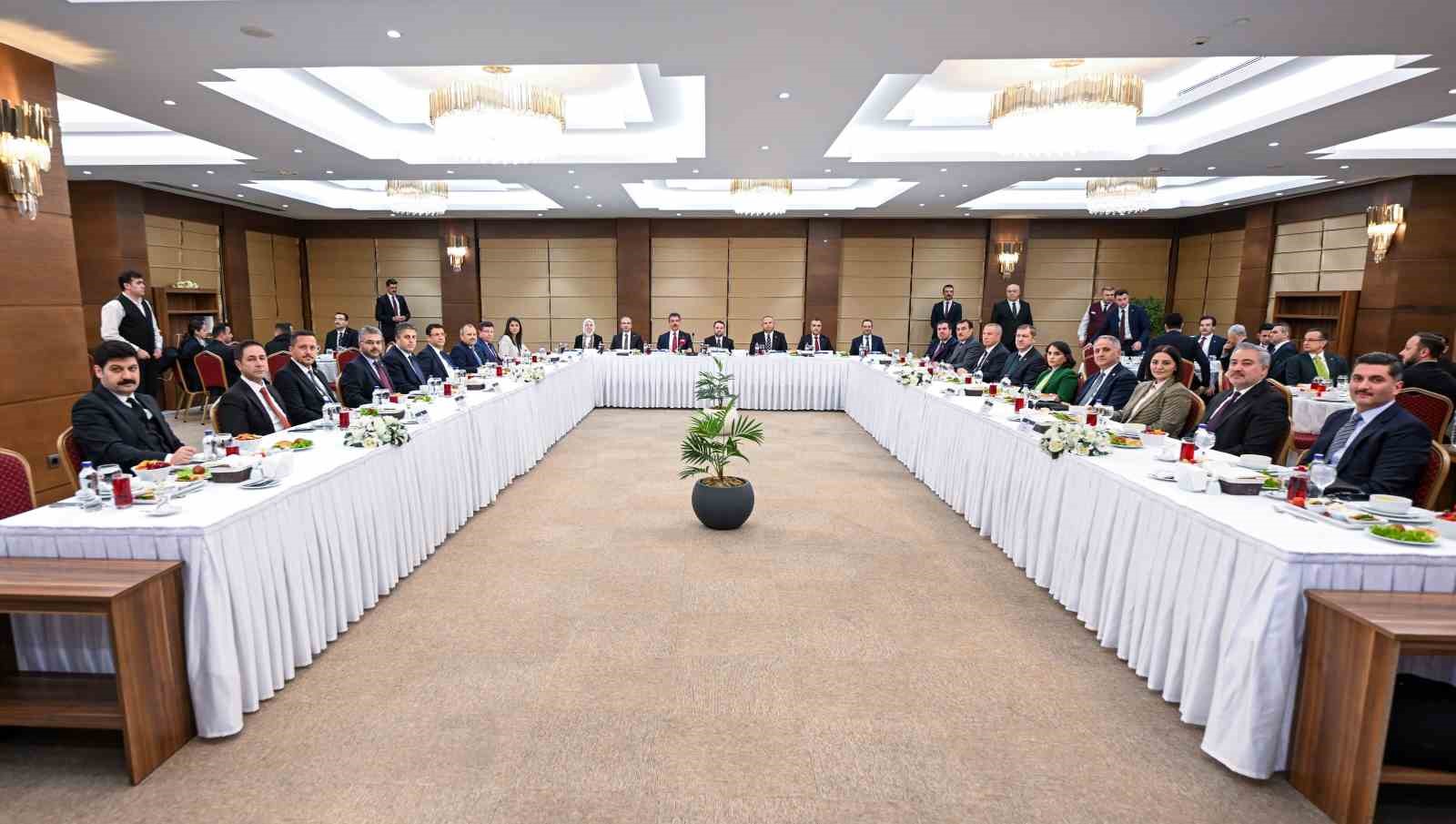 bakan gurlek izmir ankara ve istanbulda bir irtibat burosu kuracagiz 2