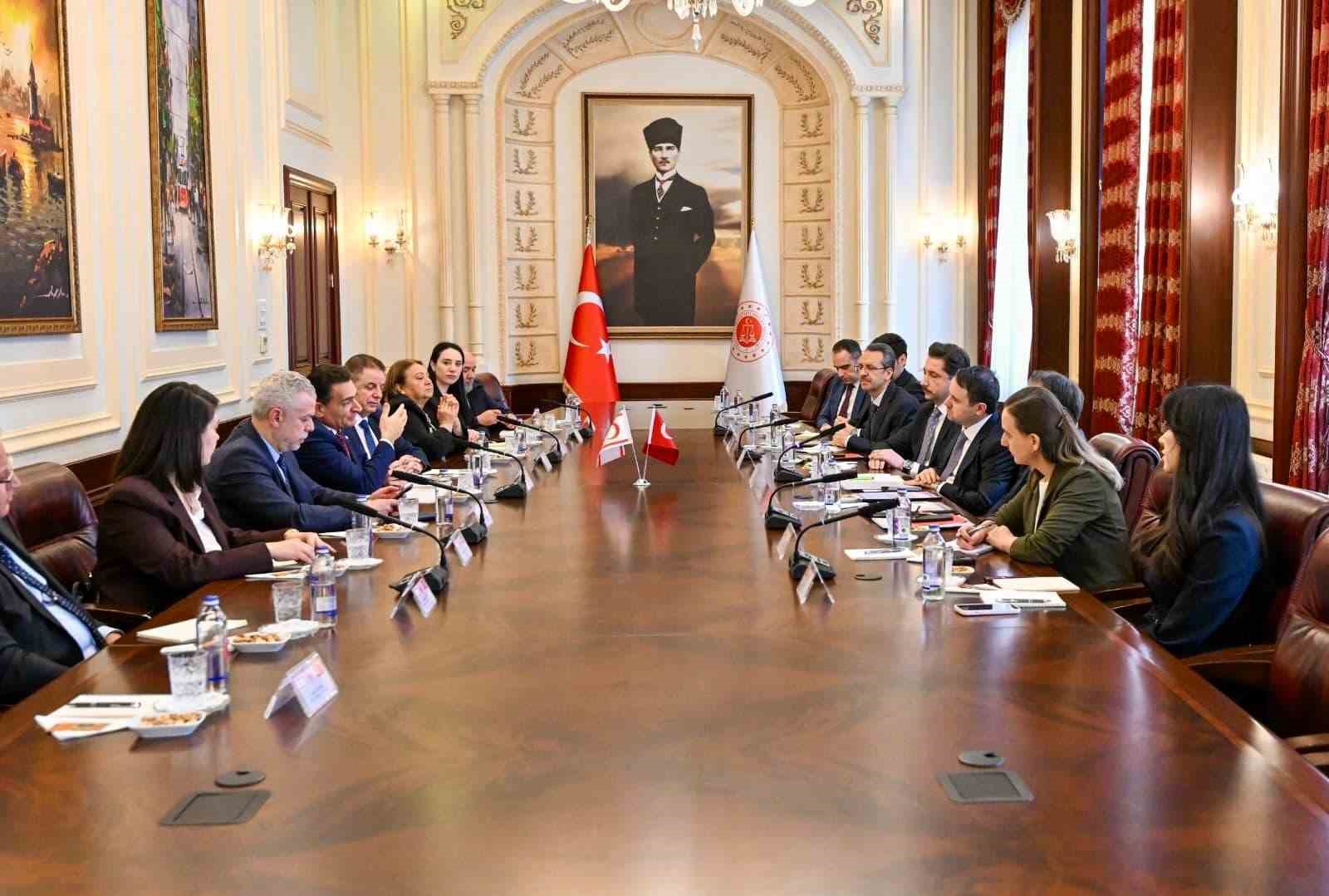 bakan gurlek kktc icisleri bakani oguz ile bir araya geldi 1