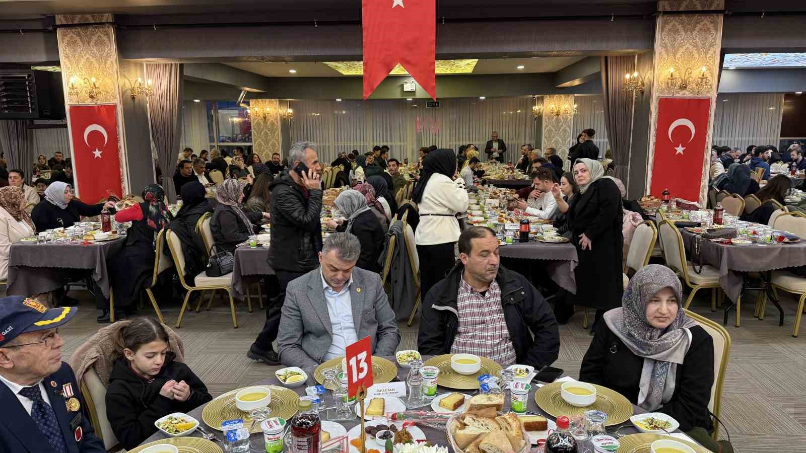 bakan gurlek sehitlerimiz bu milletin istiklalinin muhurleridir gazilerimiz ise fedakarligin yasayan nisaneleridir 3 DgtKFTlf