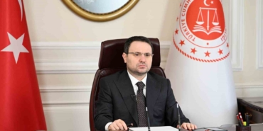 bakan-gurlek-ticari-davalarin-en-kisa-surede-sonuca-baglanmasi-icin-calismalarimizi-kesintisiz-surdurecegiz-4GCCOY8k.jpg