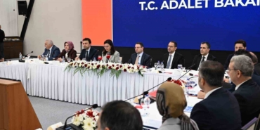 bakan-gurlek-toplumun-yuzde-81inin-cocuklara-verilen-cezalarin-yetersiz-oldugu-konusunda-bir-algisi-var-vxu6Us58.jpg