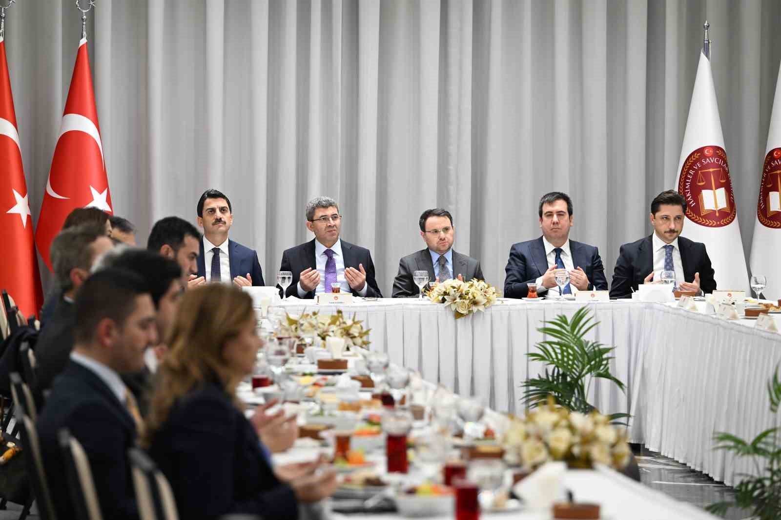 Bakan Gürlek: "Yargı bağımsızlığı bizim için bir temenni değil, vazgeçilmez bir ilkedir" 6 bakan gurlek yargi bagimsizligi bizim icin bir temenni degil vazgecilmez bir ilkedir 2 UaVBVdaU