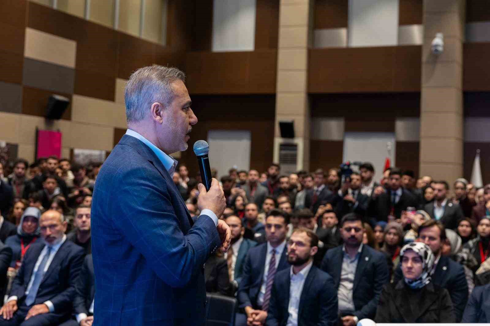 bakan hakan fidan eyleme ihtiyacimiz oldugu kadar bilgiye ogrenmeye tecrube aktarimina da ihtiyacimiz var iNmn81Jg