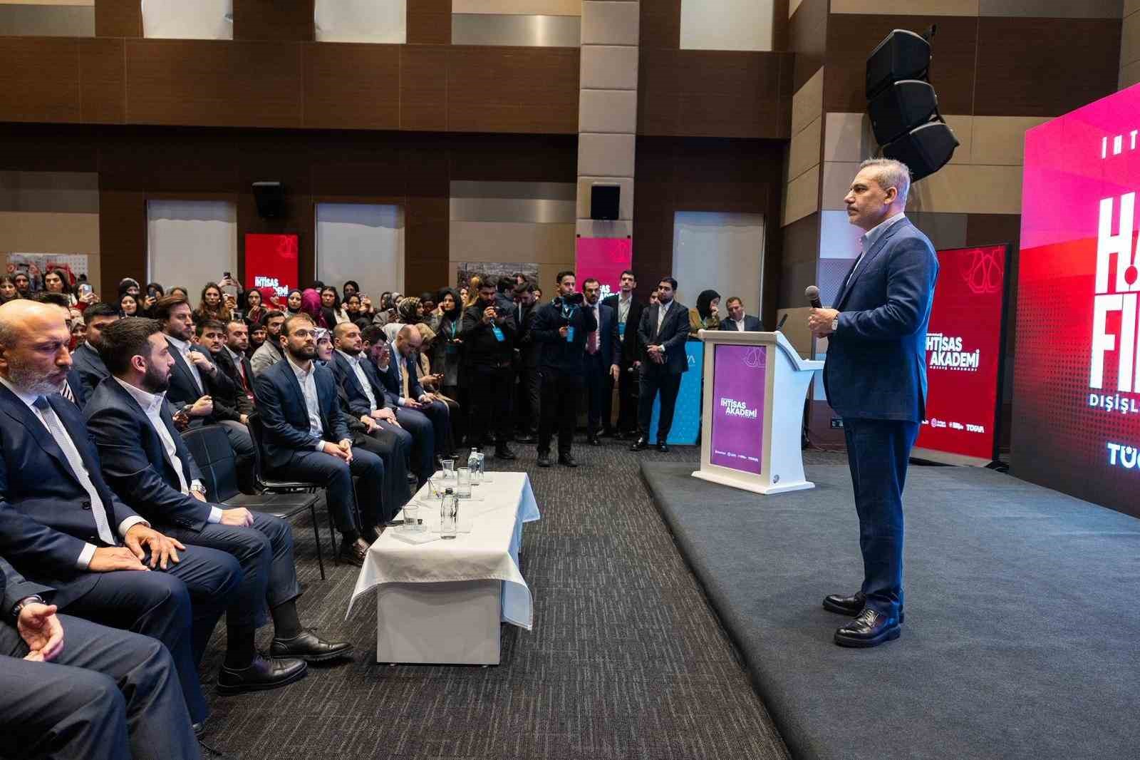 bakan hakan fidan eyleme ihtiyacimiz oldugu kadar bilgiye ogrenmeye tecrube aktarimina da ihtiyacimiz var rSKdgknH