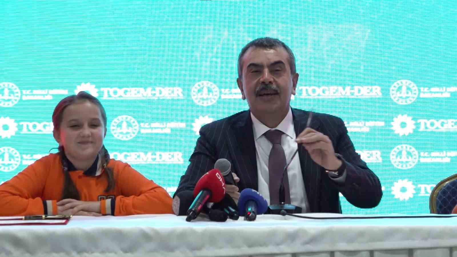 bakan ile minik ogrencinin gulumseten anlari 2 uJgS1uN9