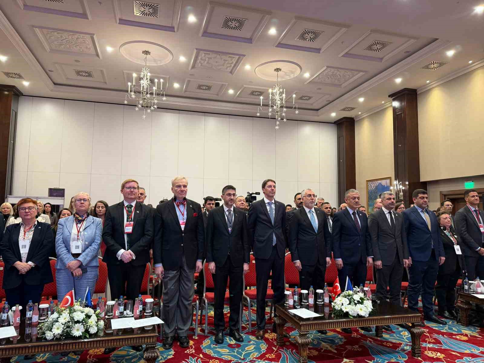 bakan isikhan 1 milyar euroluk finansmanla 75 ilde bin 200 proje uygulandi 3 STQavirU