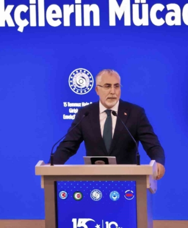 bakan-isikhan-15-temmuz-gecesi-sendikalarimizin-sergiledigi-tavir-da-demokrasi-tarihimiz-acisindan-son-derece-UBXNimww.jpg
