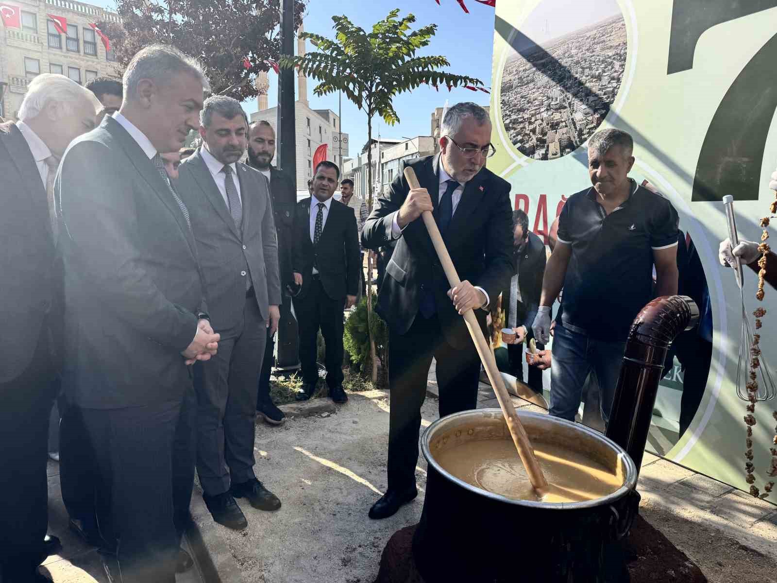 bakan isikhan 20 bin ogrencimize toplamda 457 milyon liralik odeme yapacagiz 2 MjZHugIM