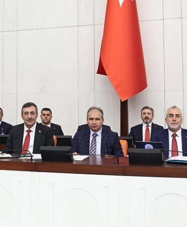 bakan-isikhan-asgari-ucret-miktarinin-calisanlarimizin-gelirlerini-enflasyona-ezdirmeyecek-sekilde-belirlenmesi-icin-calismalarimizi-surdurecegiz-KdxW55CB.jpg