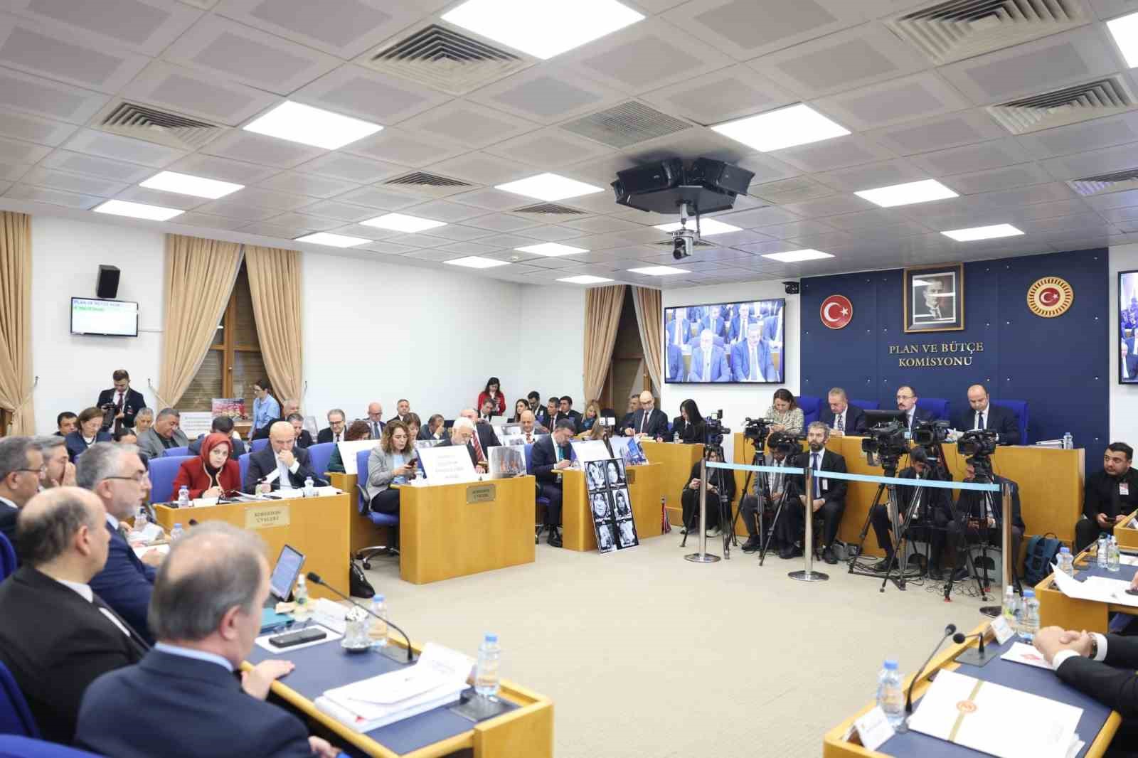 Bakan Işıkhan: "Asgari ücrette herkesin mutabık kaldığı bir tutarda uzlaşılacağını ümit ediyoruz" 5 bakan isikhan asgari ucrette herkesin mutabik kaldigi bir tutarda uzlasilacagini umit ediyoruz 1 wNSluWjN