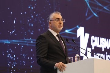 bakan isikhan dijitallesmeyi daha nitelikli islerin olusturulmasi icin buyuk bir firsat olarak gormeliyiz 2 fSGicQBI