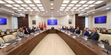 bakan-isikhan-donusumu-yoneten-calisani-koruyan-ve-insan-odakli-bir-yaklasimi-merkeze-alan-politikalar-6WwFCNtS.jpg