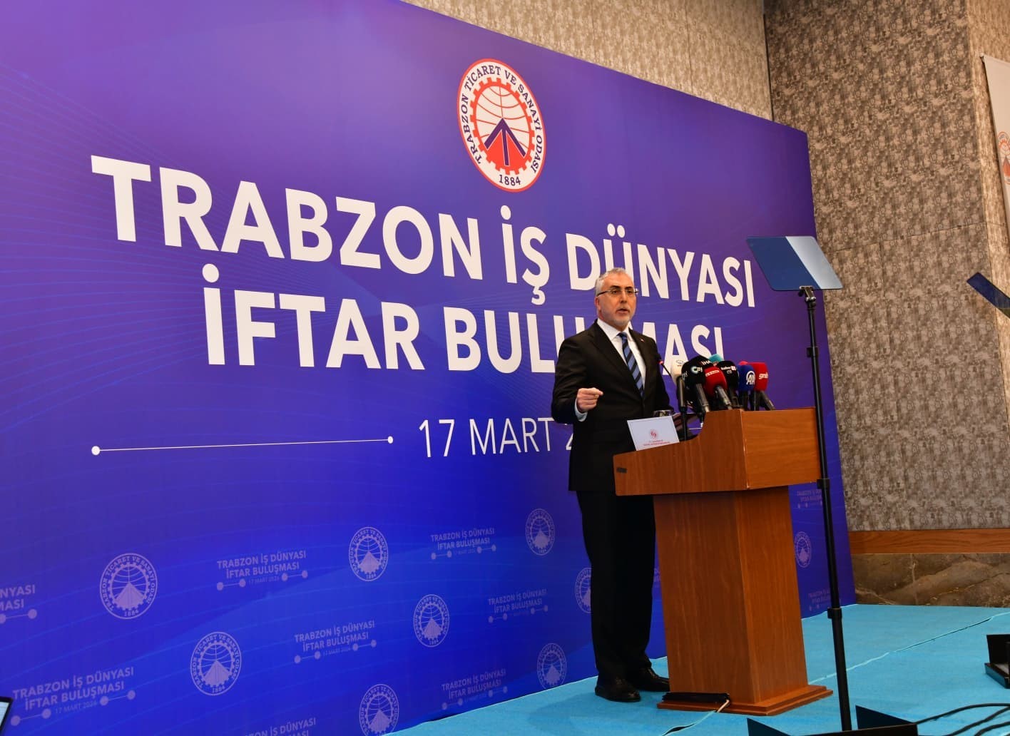 bakan isikhan etrafimizda yasanan savaslara ragmen istihdamda ve uretimde dev adimlar atmaya devam ediyoruz Iss8VQal