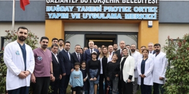 bakan-isikhan-gaziantep-protez-ortez-merkezinde-engelli-bireylerle-bir-araya-geldi-RLPw4MEv.jpg