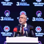 bakan-isikhan-genclerimizin-dijital-bagimlilik-konusuna-dikkatle-egilmesi-gerektigini-dusunuyorum-y2bck5e2.jpg