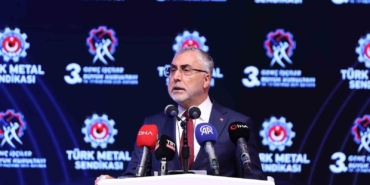 bakan-isikhan-genclerimizin-dijital-bagimlilik-konusuna-dikkatle-egilmesi-gerektigini-dusunuyorum-y2bck5e2.jpg