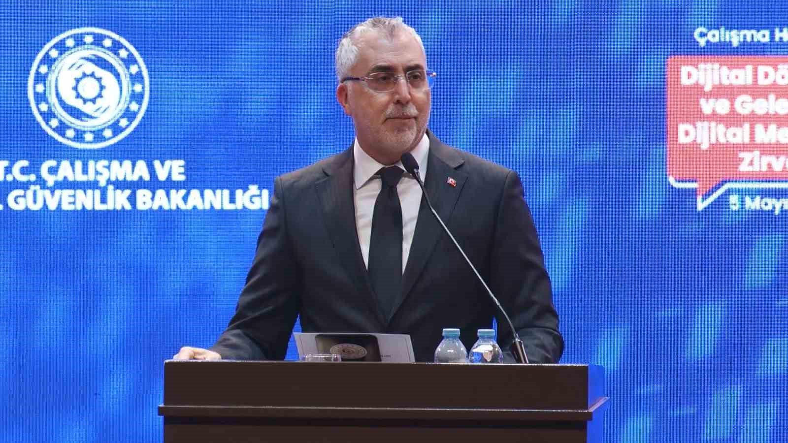 bakan isikhan hedefimiz teknolojiyi milletimizin gelecegine hizmet eden unsur haline getirmektir 0 bdSFHAQ3
