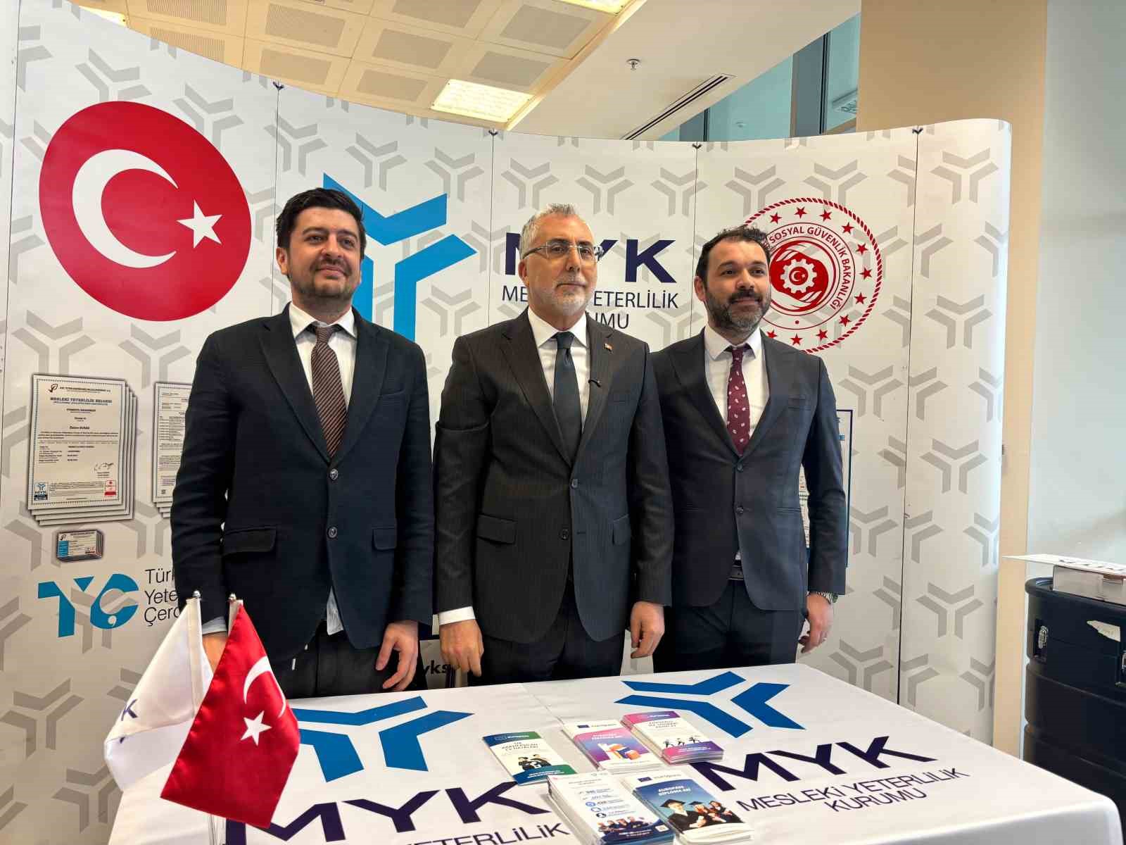 bakan isikhan hedefimiz teknolojiyi milletimizin gelecegine hizmet eden unsur haline getirmektir 2 QYC8MW8N