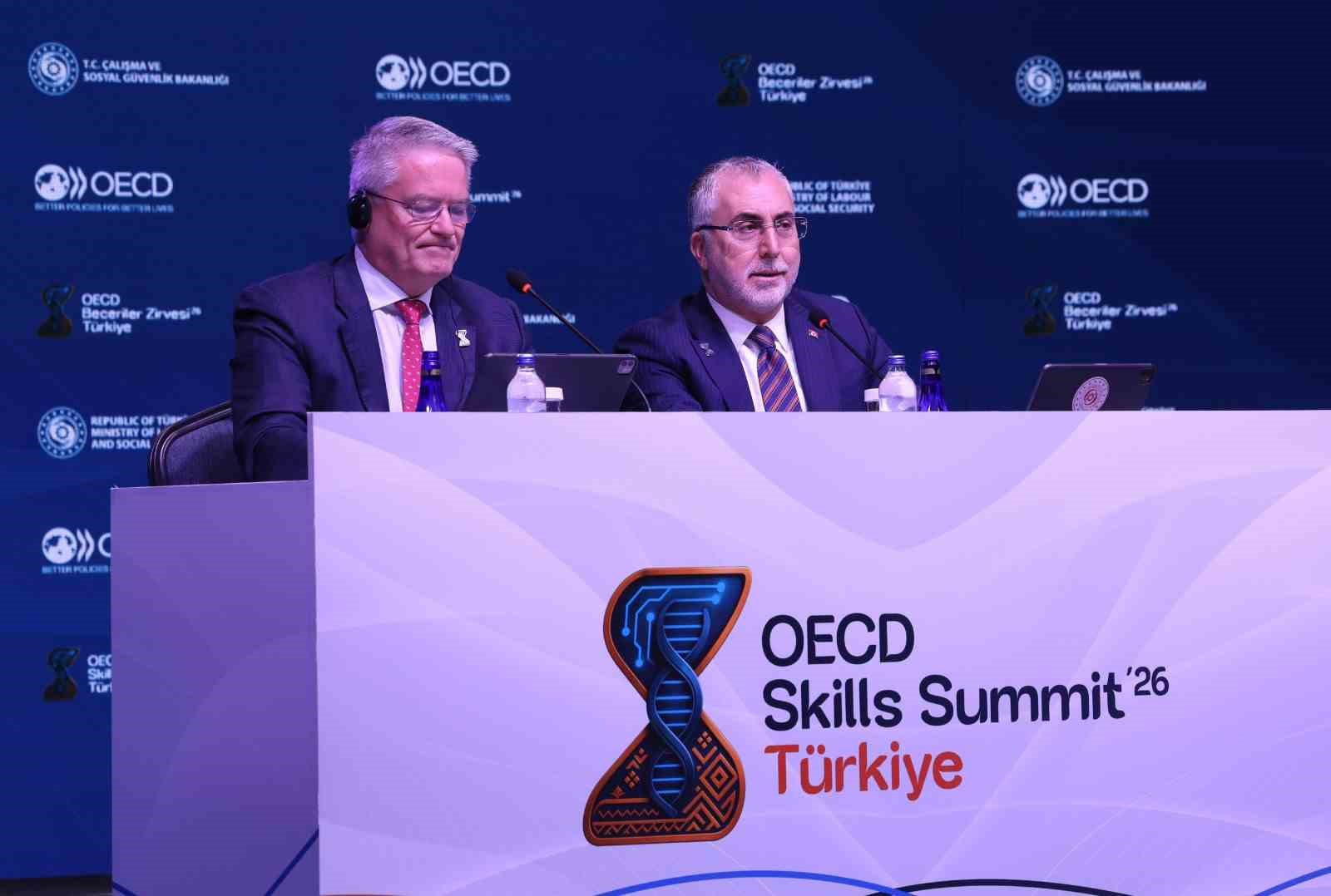 Bakan Işıkhan: ’’İş gücü piyasalarında yaşanan küresel değişimleri risk değil fırsat olarak görüyoruz’’ 4 bakan isikhan is gucu piyasalarinda yasanan kuresel degisimleri risk degil firsat olarak goruyoruz 0 NUXbbdHm