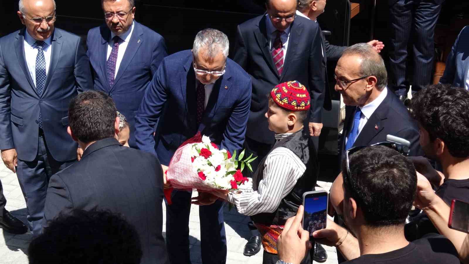 bakan isikhan malatyada temaslarina basladi 0 W5ZBRk89