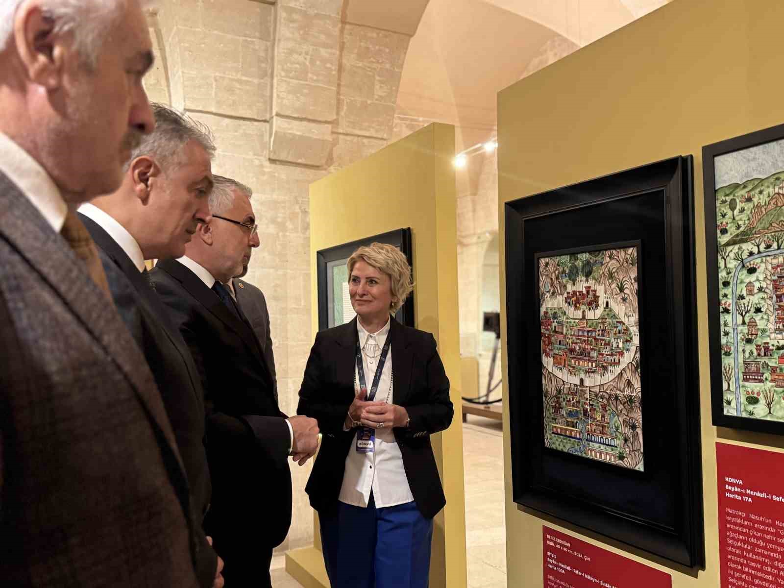 Bakan Işıkhan, Mardin Kültür Yolu Festivali’ndeki sergileri gezdi: "Türkiye’nin mozaiğini özetlediğimizde Mardin müthiş bir coğrafya" 5 bakan isikhan mardin kultur yolu festivalindeki sergileri gezdi turkiyenin mozaigini ozetledigimizde mardin muthis bir mG4U3AcL