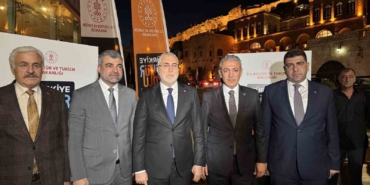 bakan-isikhan-mardin-kultur-yolu-festivalindeki-sergileri-gezdi-turkiyenin-mozaigini-ozetledigimizde-mardin-muthis-bir-wVa3z3JZ.jpg