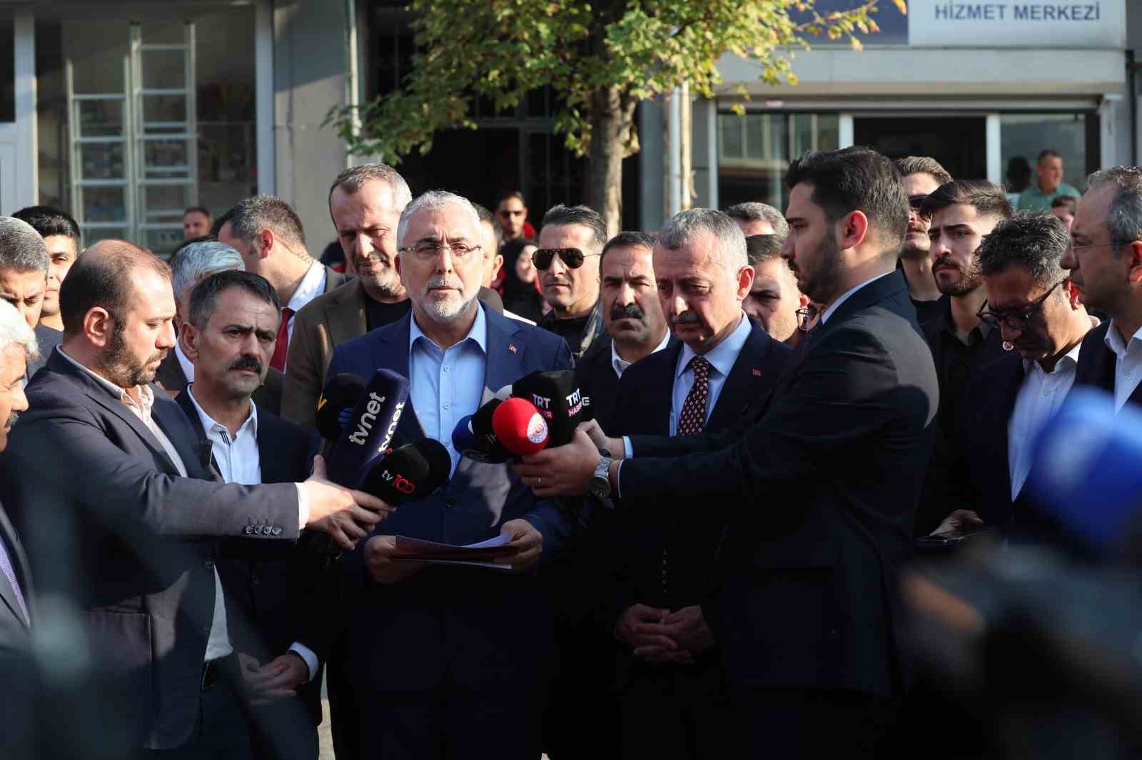 Bakan Işıkhan: "Patlamada 6 emekçi kardeşimiz hayatını kaybetmiş, 7 kardeşimiz de yaralanmıştır" 4 bakan isikhan patlamada 6 emekci kardesimiz hayatini kaybetmis 7 kardesimiz de yaralanmistir 0