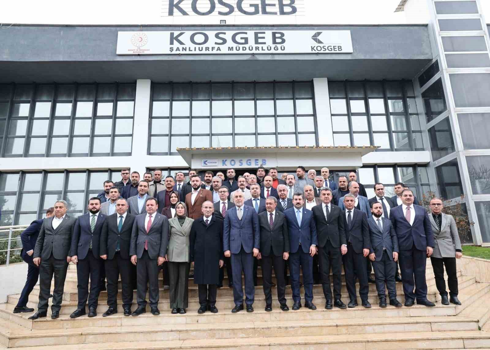 bakan isikhan sanliurfada is adamlariyla bulustu 1 JNU7QpjO