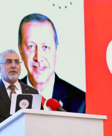 bakan-isikhan-sendikalarimiz-bizim-en-onemli-cozum-ortaklarimiz-arasindadir-ZxLeCfEh.jpg