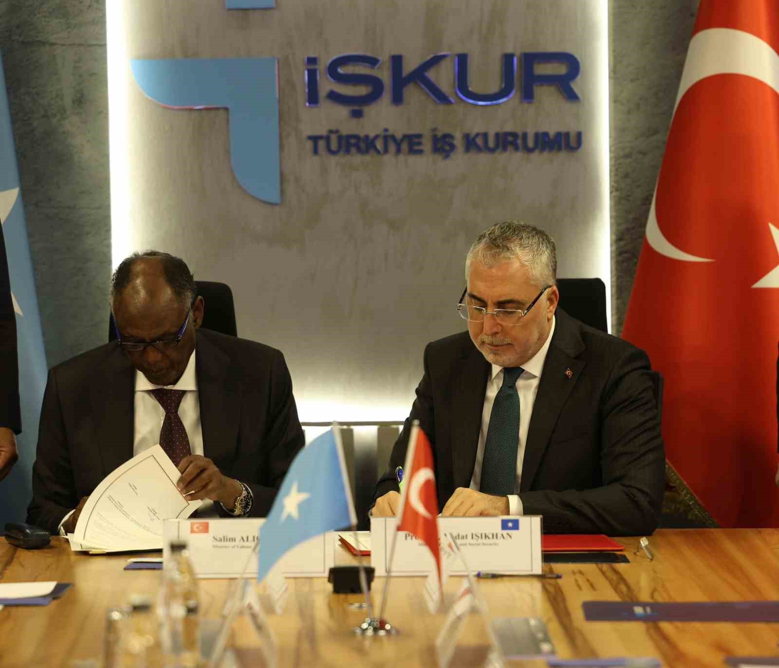 bakan isikhan somalili mevkidasi salim alio ibro ile bir araya geldi 2 VZ2IYqID