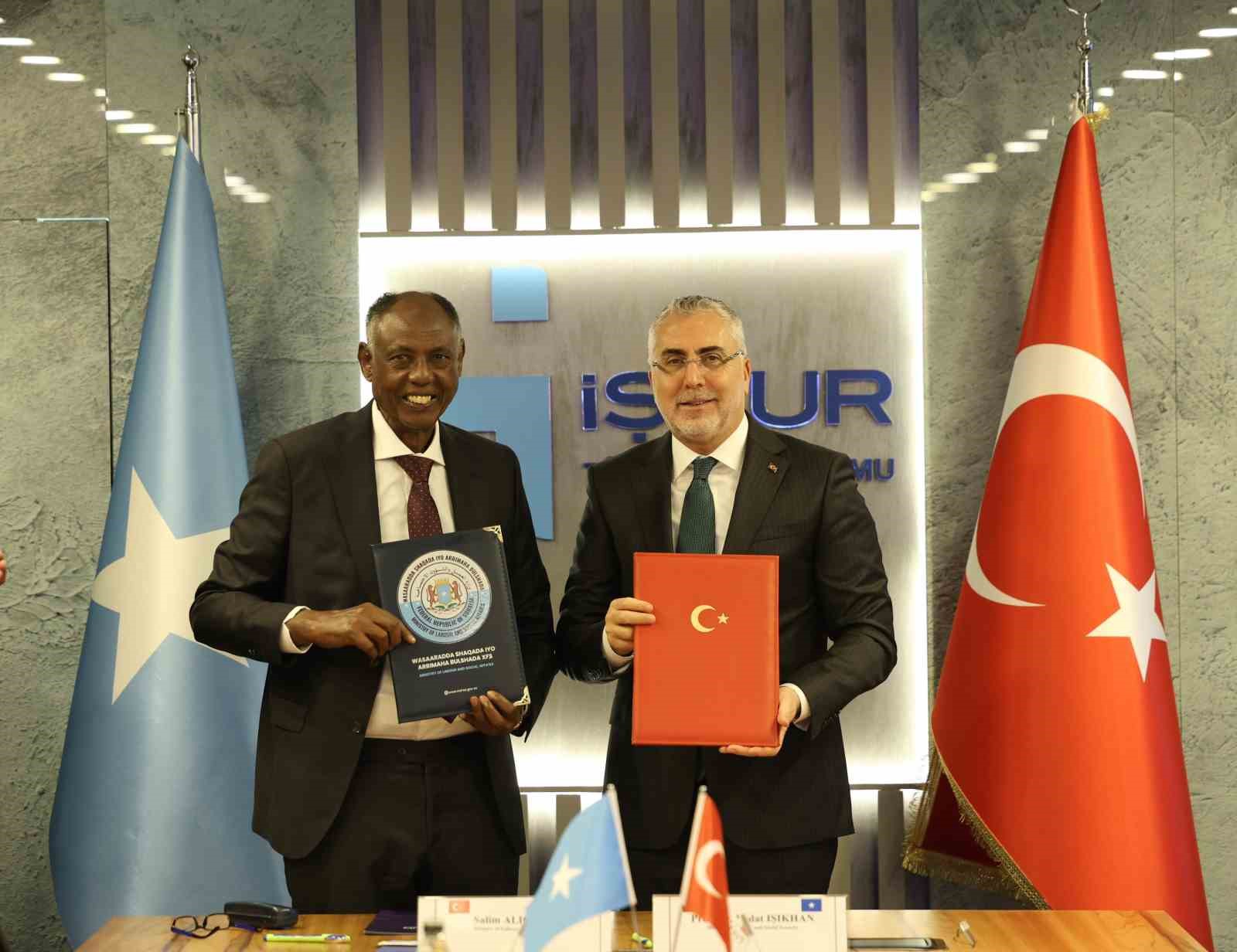 bakan isikhan somalili mevkidasi salim alio ibro ile bir araya geldi 3 JWk8yMJM