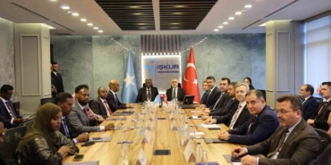 bakan-isikhan-somalili-mevkidasi-salim-alio-ibro-ile-bir-araya-geldi-7Wq7icUJ.jpg