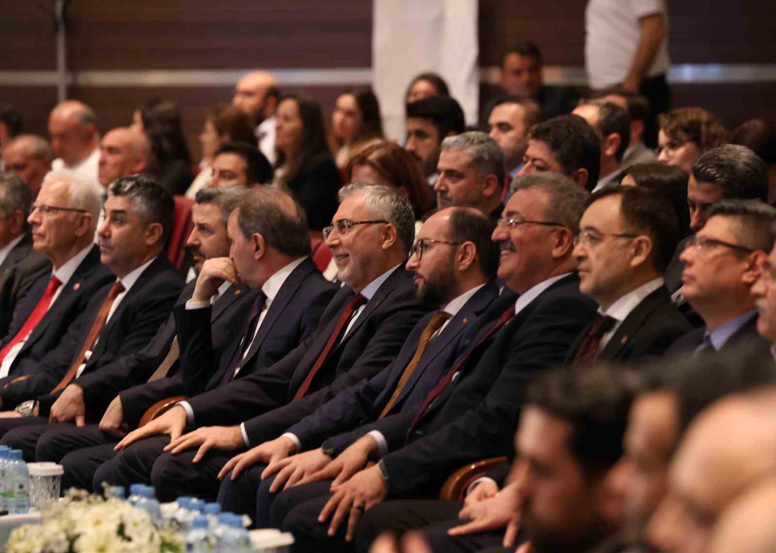 bakan isikhan turkiye dunyanin en kapsayici genel saglik sigortasi sistemlerinden birine sahiptir 2 RLrACkEb