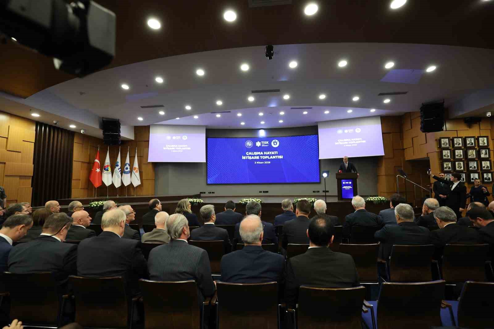 bakan isikhan turkiyenin potansiyelini sosyal diyalog istisare kulturu ve ortak akilla zirveye tasiyacagiz 2 7kiK5jv8