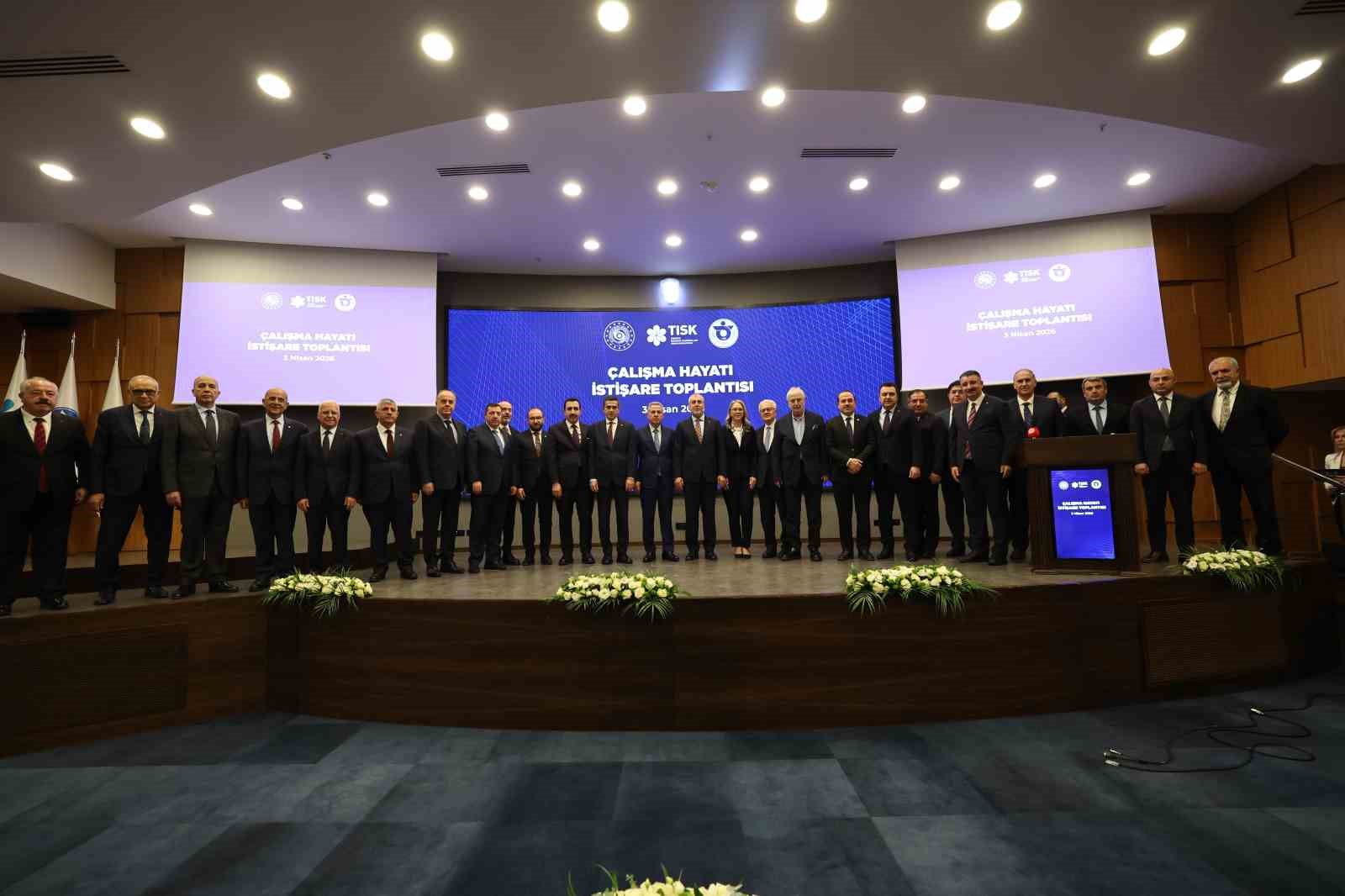 bakan isikhan turkiyenin potansiyelini sosyal diyalog istisare kulturu ve ortak akilla zirveye tasiyacagiz 3 LbcbG1KK