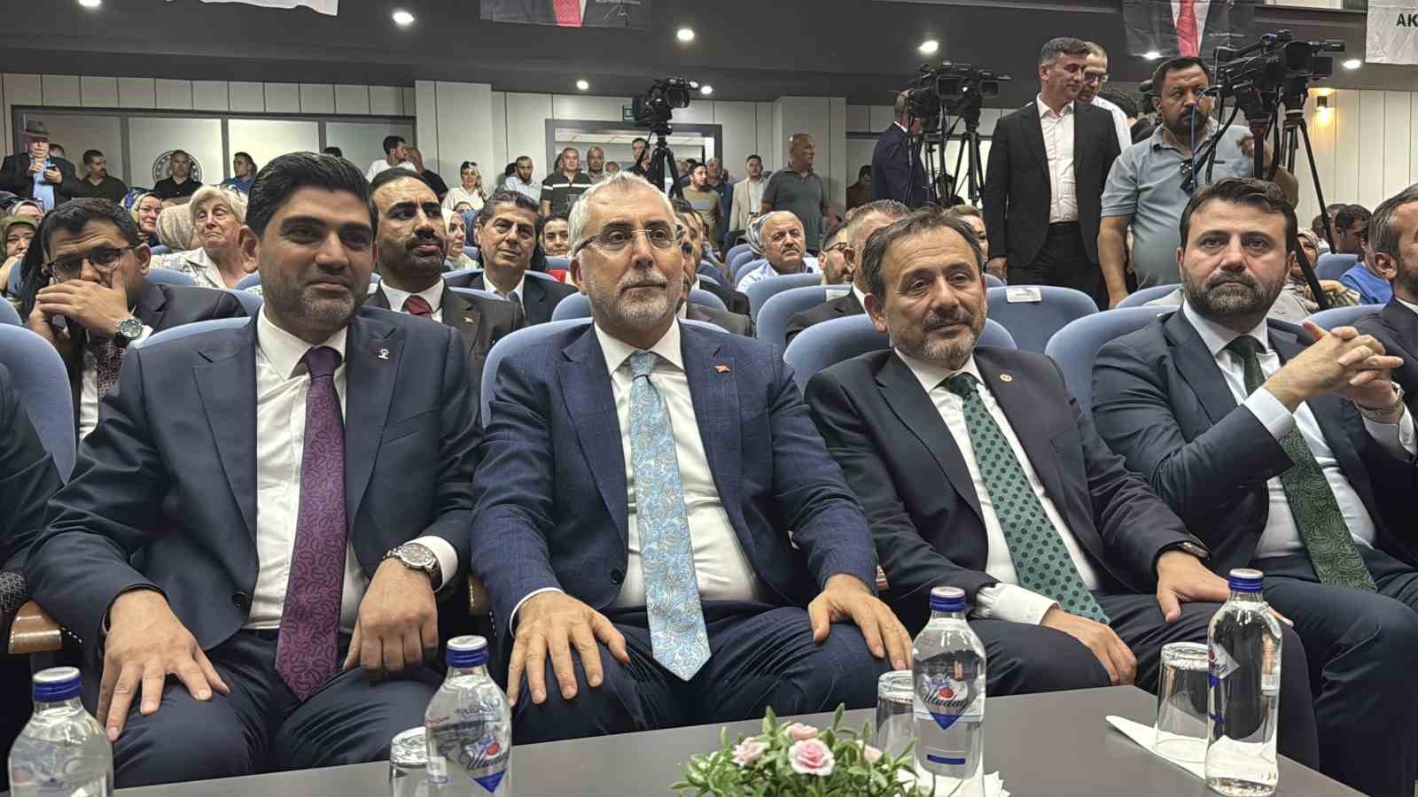Bakan Işıkhan’dan Karabük’e 2 bin kişilik kontenjan müjdesi 4 bakan isikhandan karabuke 2 bin kisilik kontenjan mujdesi 0 Q9WW1T5k