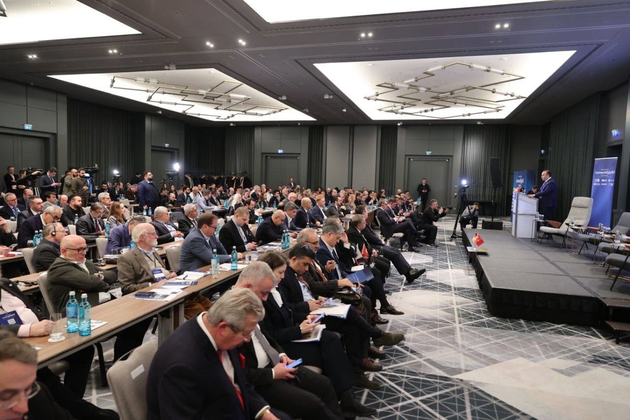 bakan kacir alman firmalarini turkiyenin sundugu guclu yatirim zeminine davet ediyoruz 2 8OXYhESE