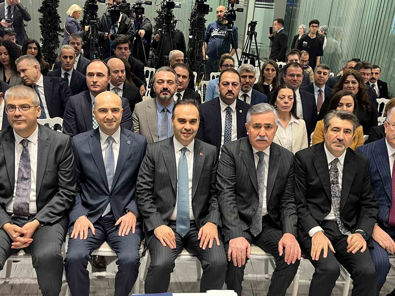 Bakan Kacır: "Etrafı ateş çemberiyle sarılı zor bir coğrafyada yer alan Türkiye, istikrar ve güven adresi olarak fırtınalara göğüs geriyor" 6 bakan kacir etrafi ates cemberiyle sarili zor bir cografyada yer alan turkiye istikrar ve
