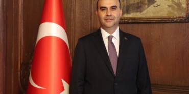 bakan-kacir-fransadaki-1-milyar-dolari-asan-turk-yatirimlari-ve-burada-yasayan-800-binden-h1IYVEsY.jpg
