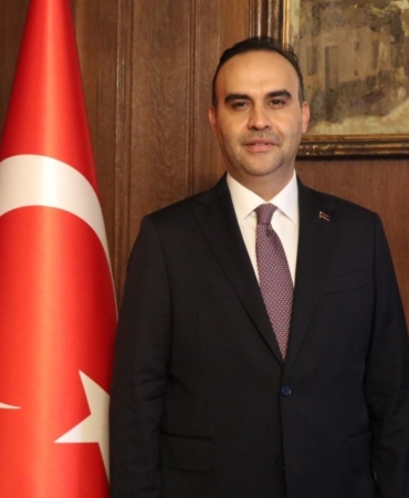 bakan-kacir-fransadaki-1-milyar-dolari-asan-turk-yatirimlari-ve-burada-yasayan-800-binden-h1IYVEsY.jpg