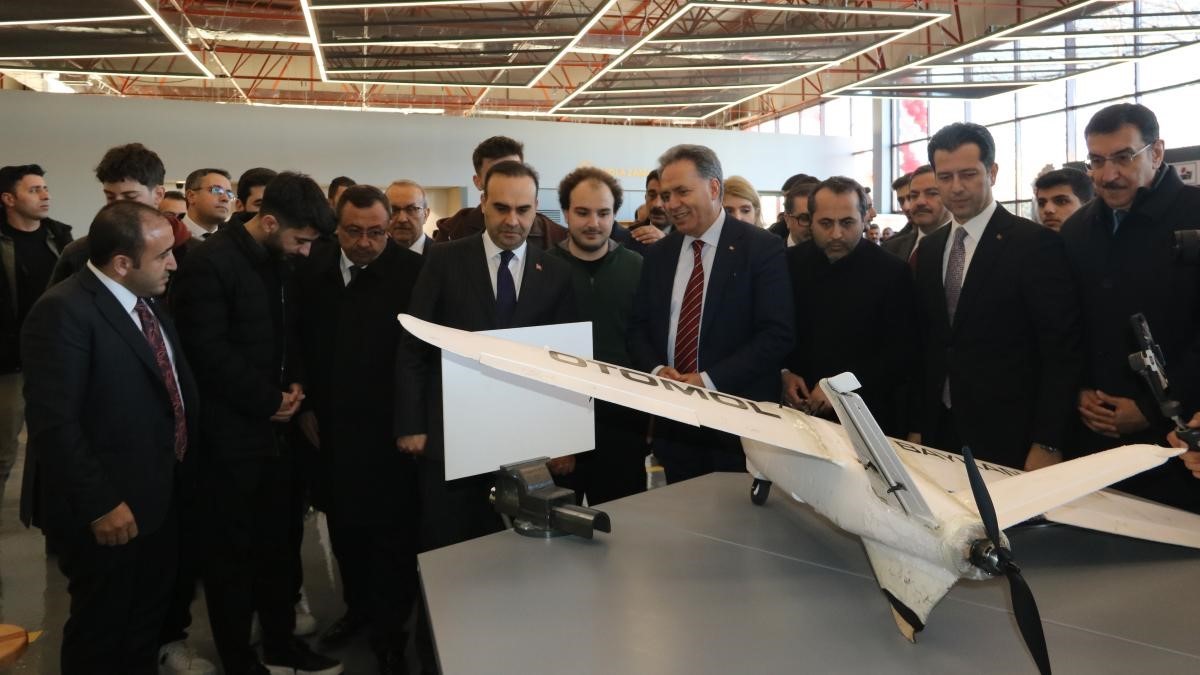 bakan kacir inonu universitesinde milli teknoloji atolyesinin acilisini yapti 5 KnTPuG6i