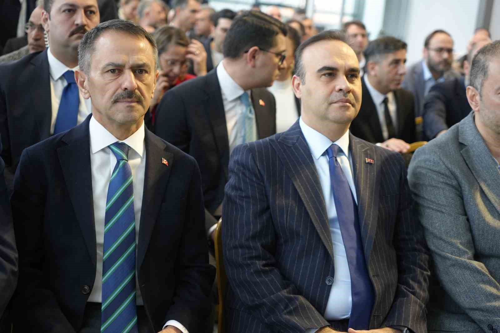 bakan kacir kimya sektorunde 935 milyar liralik yatirimin onunu actik 2 taj33BpR