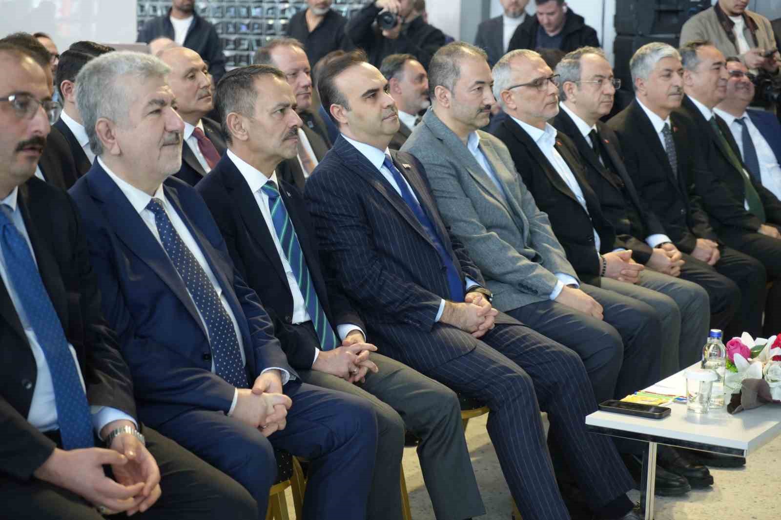 bakan kacir kimya sektorunde 935 milyar liralik yatirimin onunu actik 3 aueaUchD