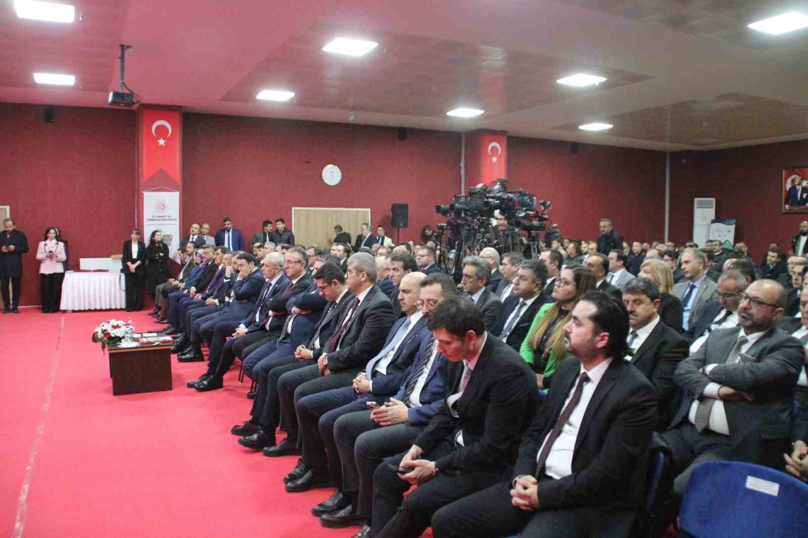 Bakan Kacır: "Kütahya, Türkiye’nin kalkınma yolculuğunda özel bir yere sahip" 7 bakan kacir kutahya turkiyenin kalkinma yolculugunda ozel bir yere sahip 3 TBbuldDL