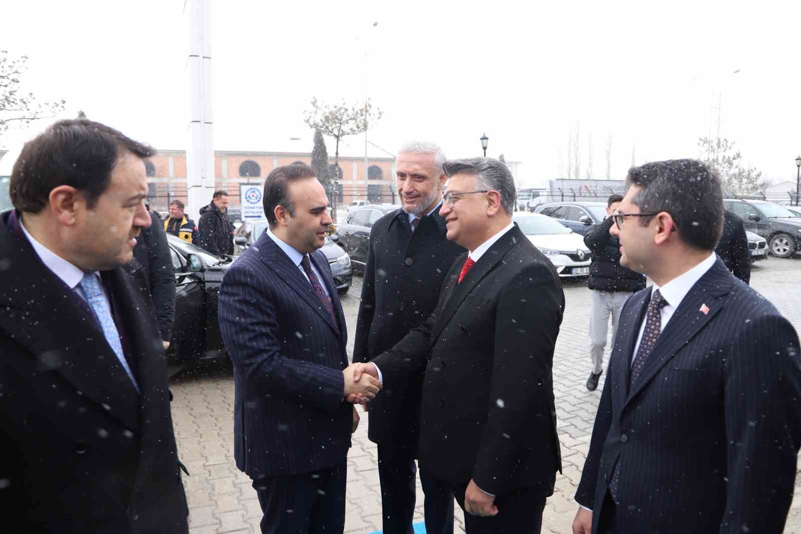 bakan kacir kutahyayi teknoloji ve inovasyonda lider sehirlerden biri haline getirecegiz 3 RcbQqVFI