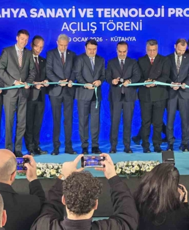 bakan-kacir-kutahyayi-teknoloji-ve-inovasyonda-lider-sehirlerden-biri-haline-getirecegiz-GxmMBZI9.jpg