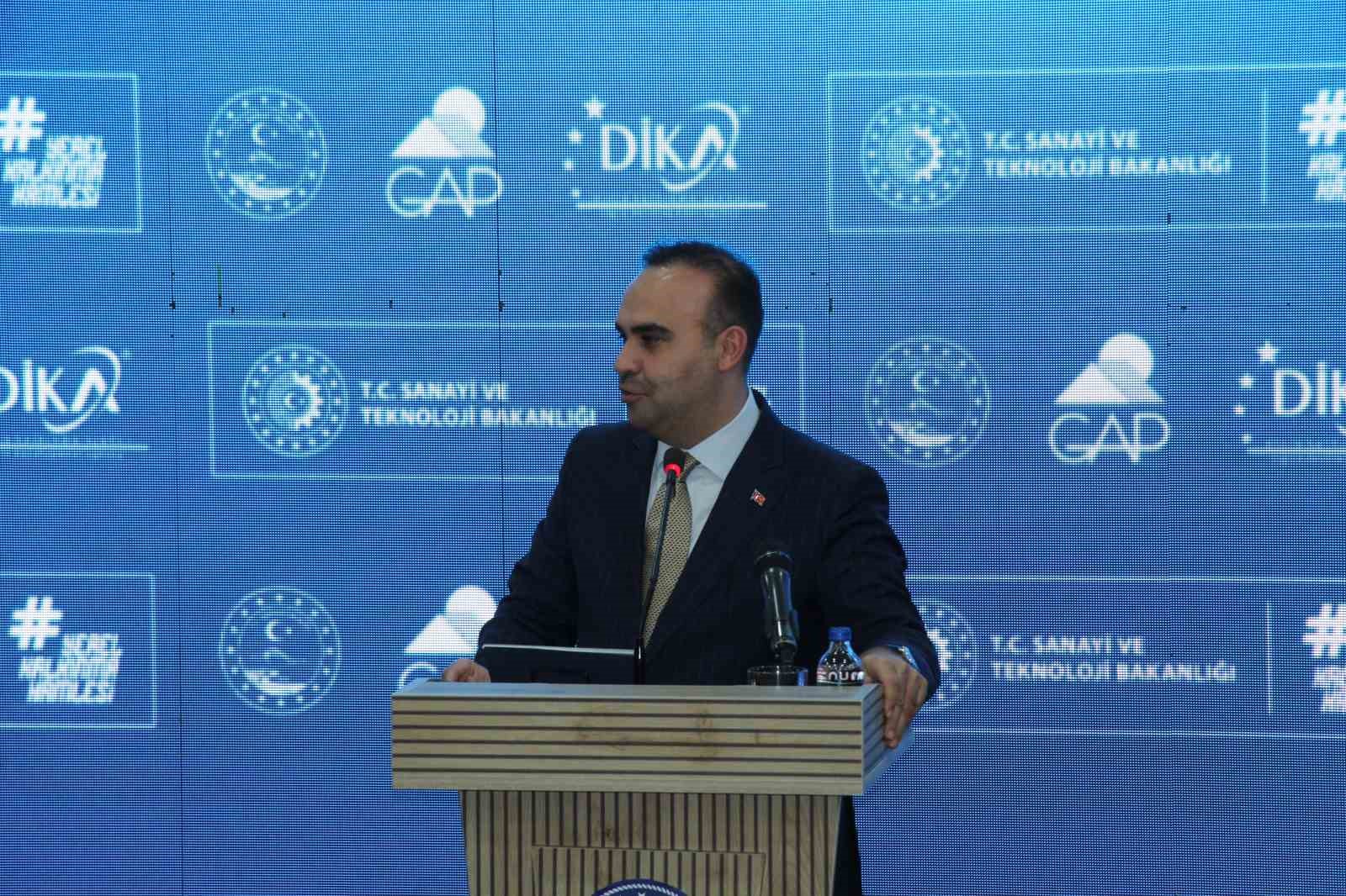 bakan kacir sirnakta 341 milyon liralik 11 yeni projeyi hayata geciriyoruz 0 j3JGhzCr