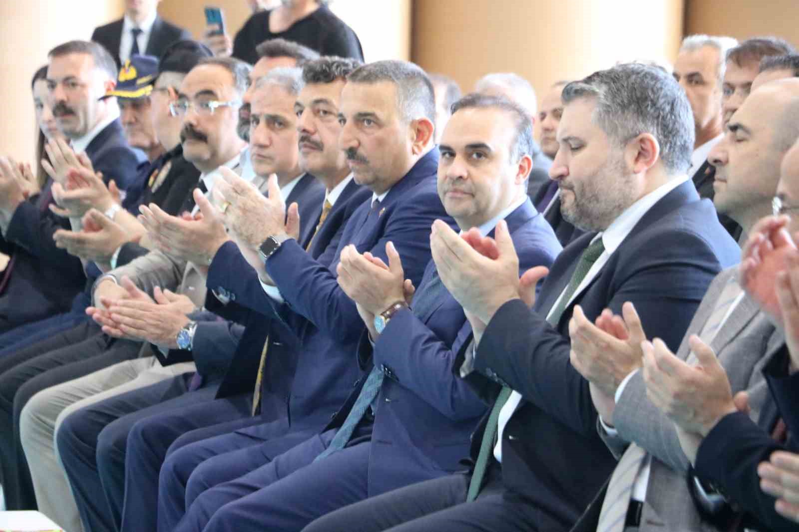 Bakan Kacır: "Türkiye, Çin’den sonra en güçlü ihracatçı ülkelerden biri" 4 bakan kacir turkiye cinden sonra en guclu ihracatci ulkelerden biri 0 7UOYvaI7
